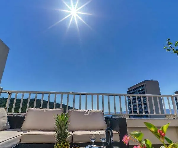 In Διαμέρισμα